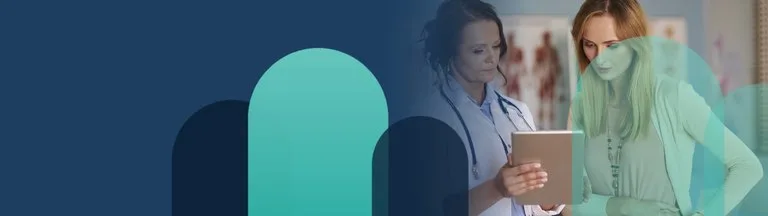 مريضة تجري مكالمة متابعة مرئية من منزلها بعد علاجها في تركيا